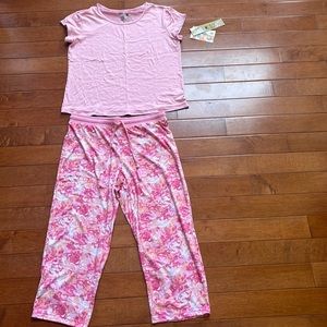 Muk Luks pajama set